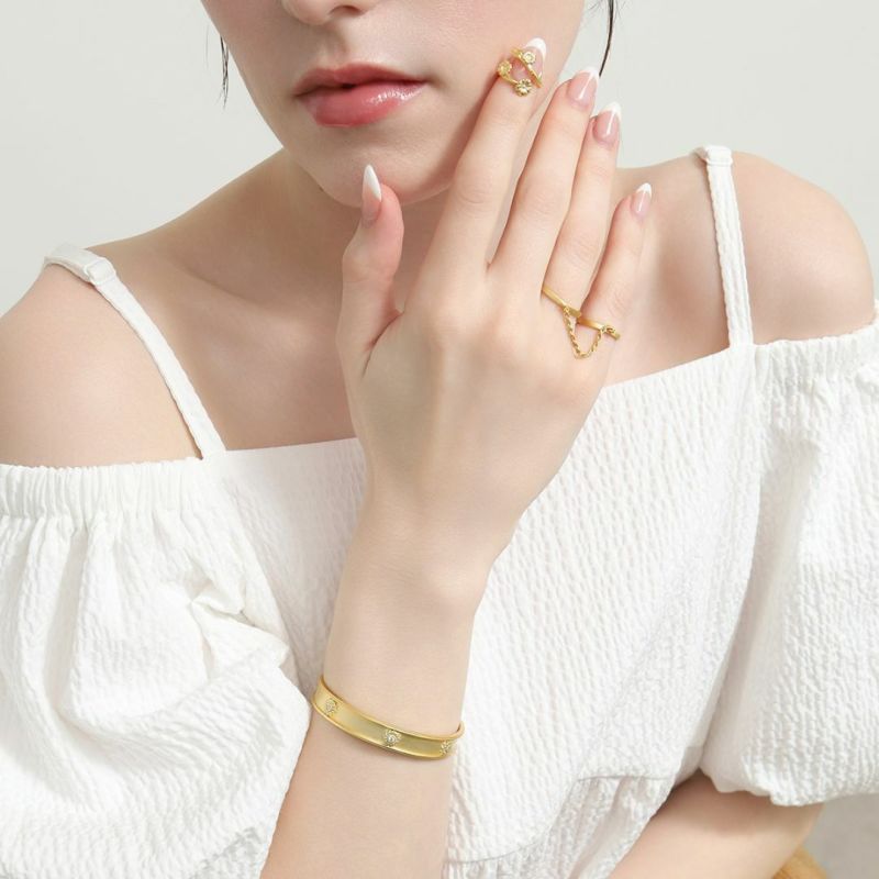 Flower Bangle (Gold)【Luxe】 | Freecus
