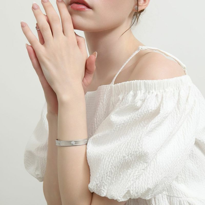 バングル【CHANEL】フラワー Flower Bangle (Silver)【Luxe】 | Freecus